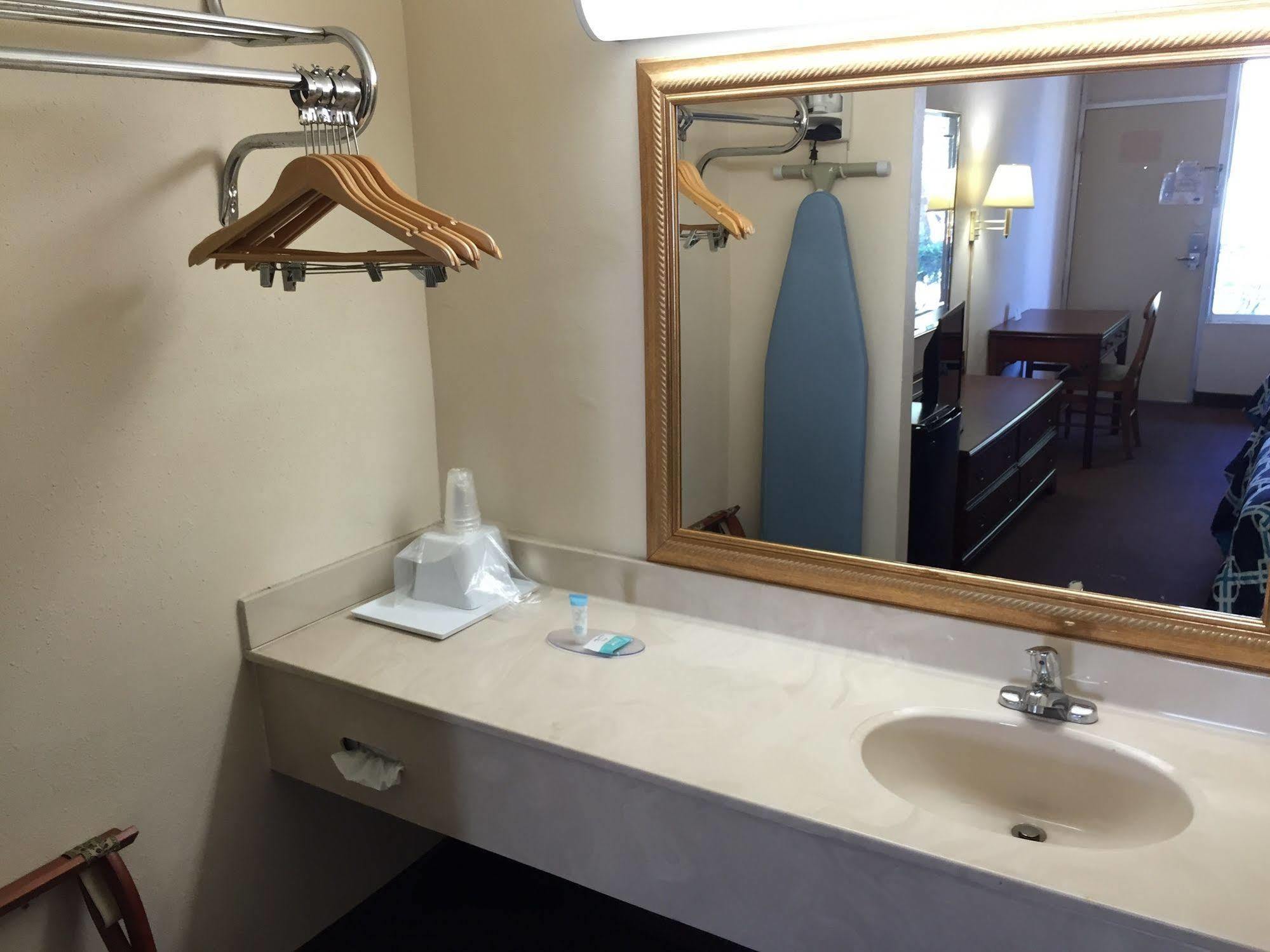 Budget Inn Of Deland Exterior foto